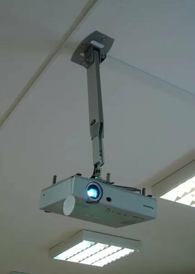 Универсальное потолочное крепление для проектора