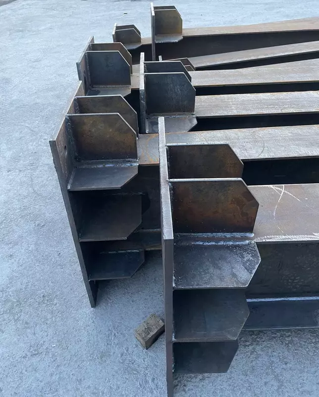 Мы изготавливаем и устанавливаем металлоконструкции любой сложности. Только оптом