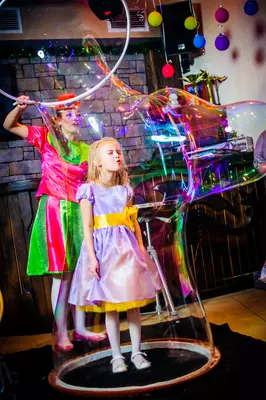 Увлекательное шоу мыльных пузырей на празднике Ваших детей