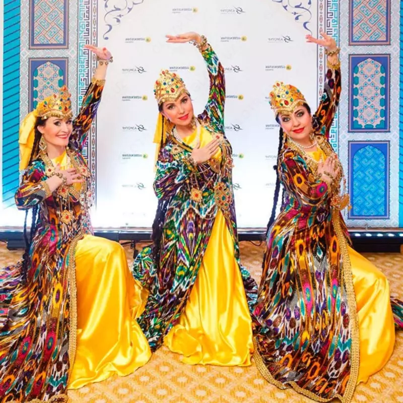 Выступление танцоров на празднике понравится каждому присутствующему!