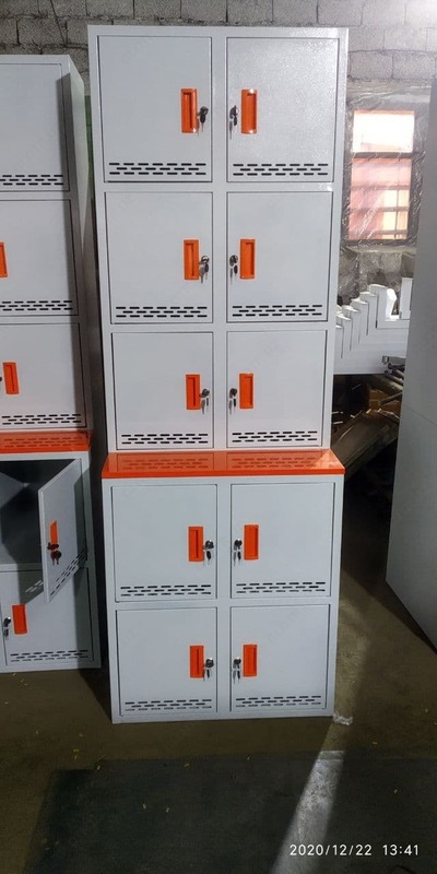 Sumka va paketlarni saqlash kamerasi uchun shkaf