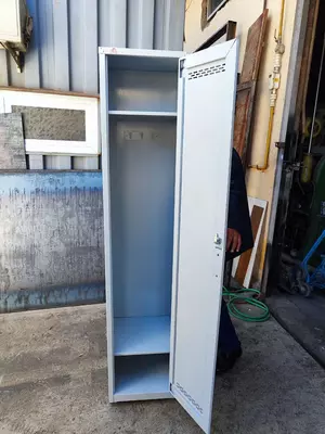 Bir qavatli metall shkaf