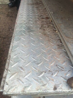 Yasmiq gofrirovka qilingan po&#39;latdan yasalgan 1500x6000x6mm