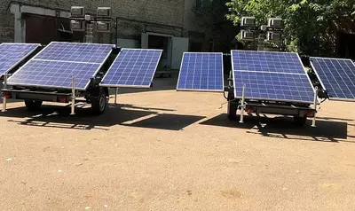Quyosh panellari bilan jihozlangan Argus Solaris mobil avtonom yoritish ustuni
