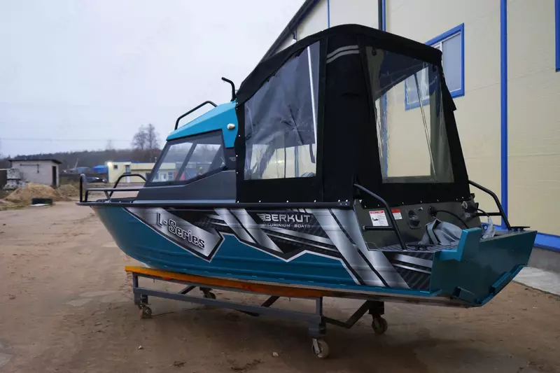 Алюминиевая лодка "Berkut" L-HT Open, длина 5.65 м (NEW)