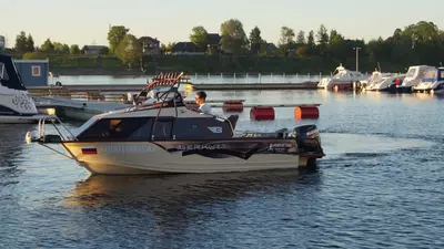 Алюминиевая лодка "Berkut" L-HT Pro, длина 5.65 м