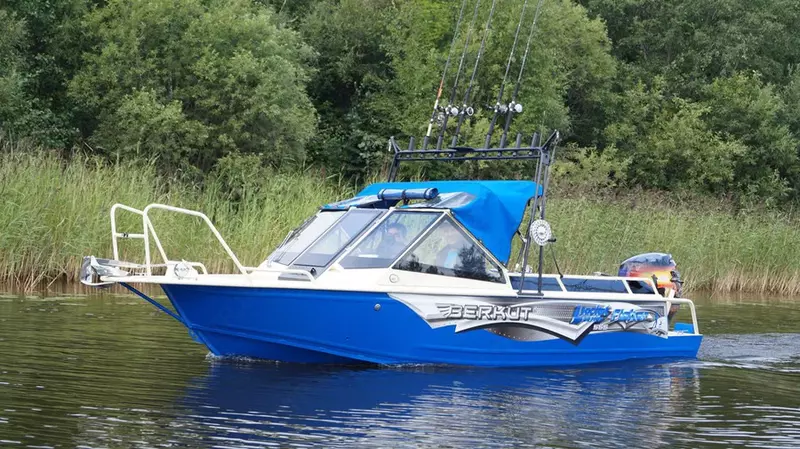 Алюминиевая лодка "Berkut" L-Fisher, длина 5.65 м