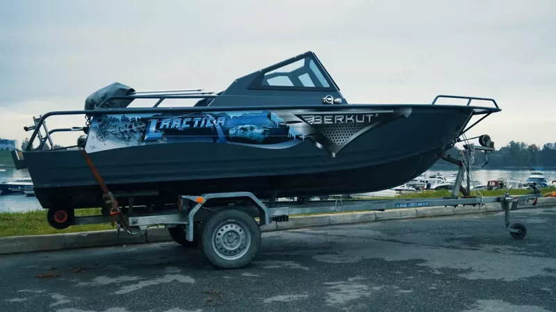 Алюминиевая лодка "Berkut" L-Arctica, длина 5.5 м