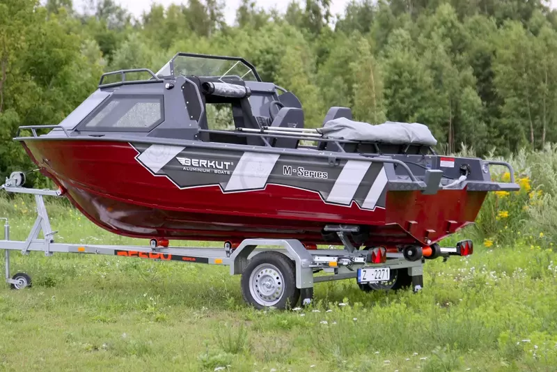 Алюминиевая лодка "Berkut" M-HT, длина 5 м