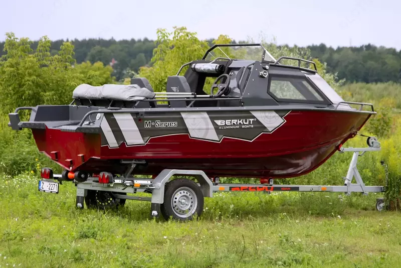 Алюминиевая лодка "Berkut" M-HT, длина 5 м