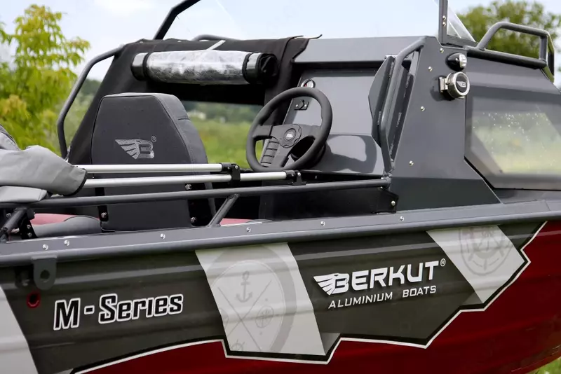 Алюминиевая лодка "Berkut" M-HT, длина 5 м