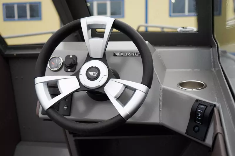 Алюминиевая лодка "Berkut" M-DC (Double Console), длина 5 м
