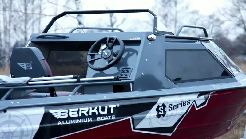 Алюминиевая лодка "Berkut" S-HT (Hard Top) длина 4.7 м