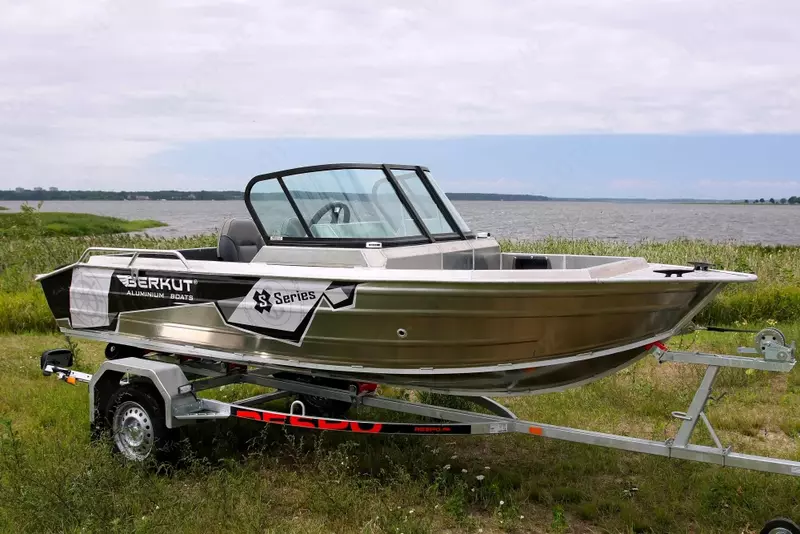 Алюминиевая лодка "Berkut" S-Fisher, длина 4.7 м