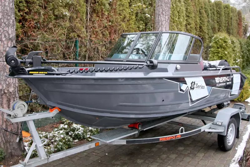 Алюминиевая лодка "Berkut" S-Fisher, длина 4.7 м