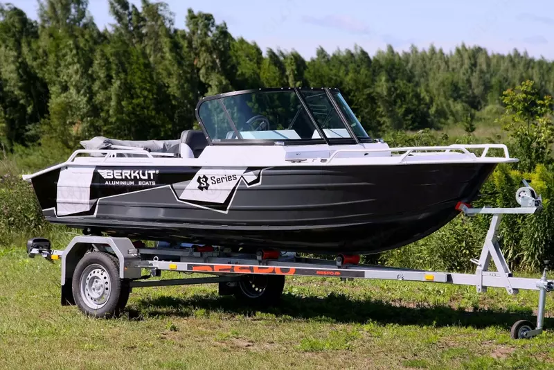 Алюминиевая лодка "Berkut" S-DC, длина 4.7 м