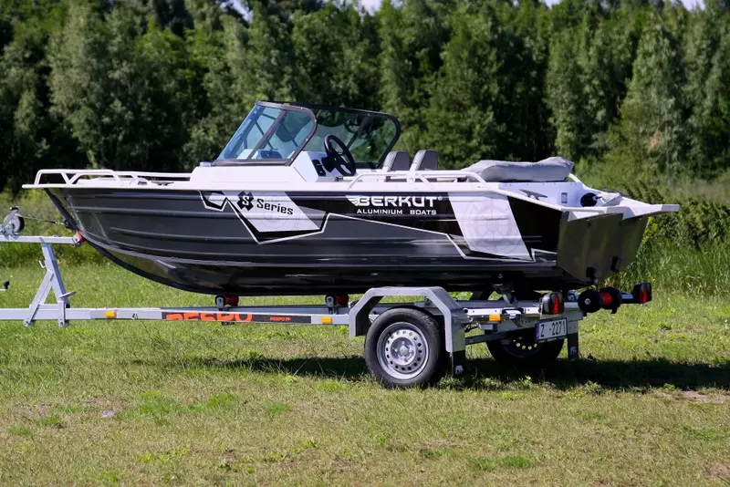 Алюминиевая лодка "Berkut" S-DC, длина 4.7 м
