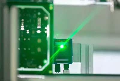 Matrix 220 – самый компактный сканер штрихкодов на базе имиджевой технологии с максимальной производительностью и высочайшей гибкостью.