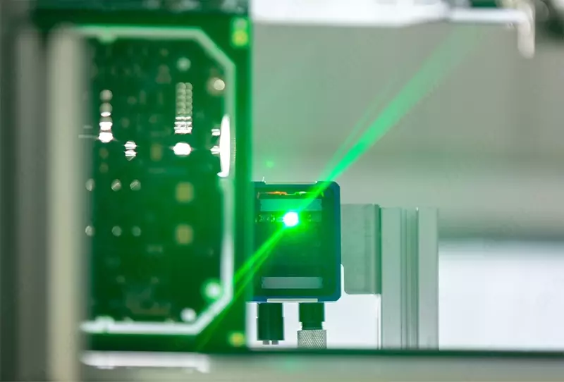 Matrix 220 – самый компактный сканер штрихкодов на базе имиджевой технологии с максимальной производительностью и высочайшей гибкостью.