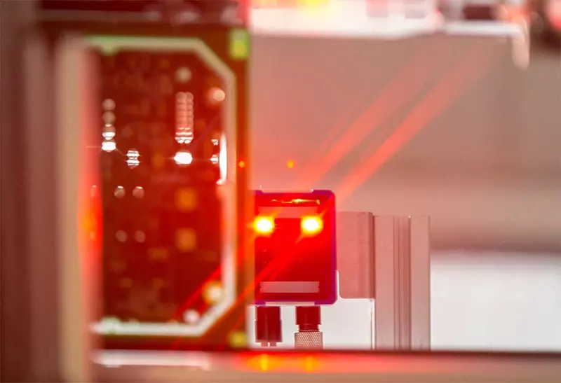 Matrix 220 – самый компактный сканер штрихкодов на базе имиджевой технологии с максимальной производительностью и высочайшей гибкостью.