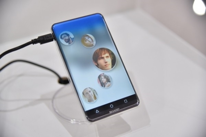 Sharp Corner R: представлен необычный безрамочный смартфон