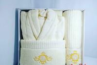 Полотенце и халаты комплект