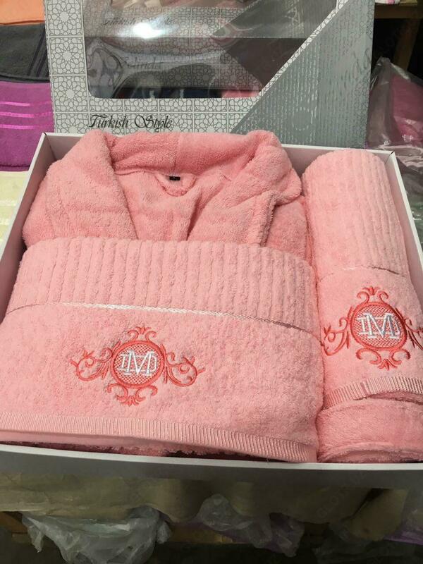   Полотенце и халаты комплект