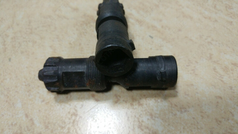 Kassetalar va aravachalar uchun kalit.