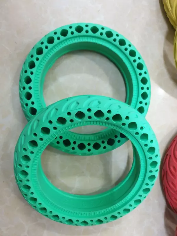 Покрышка на самокат 8 1/2x2 бескамерная.