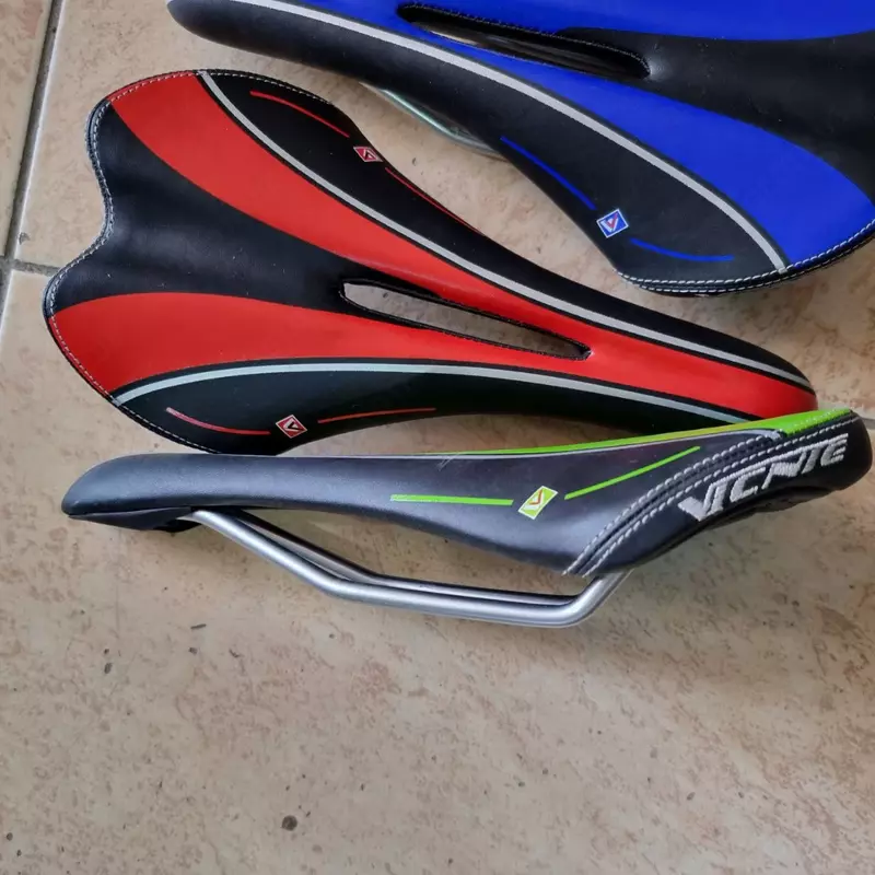 O'tirgan sport VICNIE.