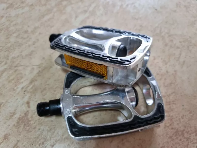 Педали для велосипеда.