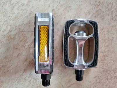 Педали для велосипеда.