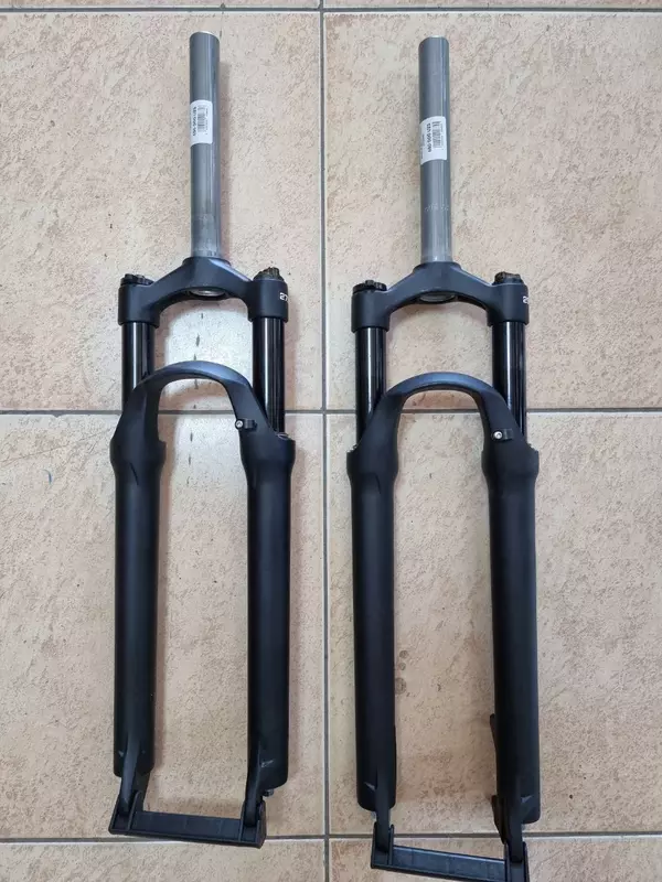 Вилка 29 и 27.5 пружинно-эластомерные с локаутом.