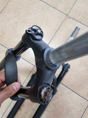 Вилка 29 и 27.5 пружинно-эластомерные с локаутом.