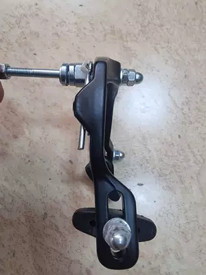 Тормоз кантилеверный передний