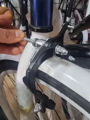 Тормоз кантилеверный передний