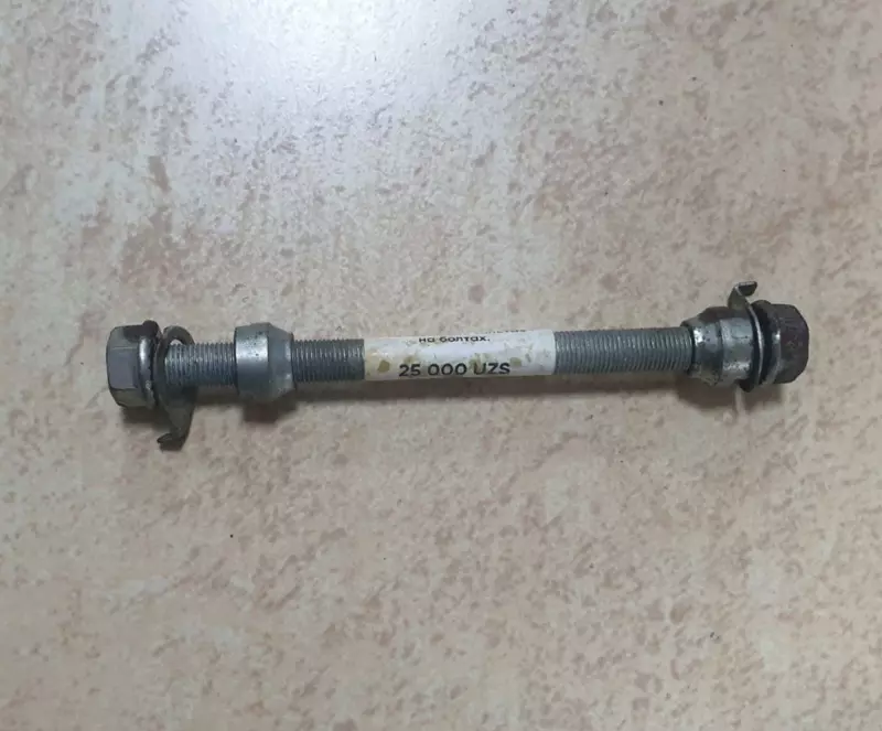 Boltlarda oldingi aks qalin