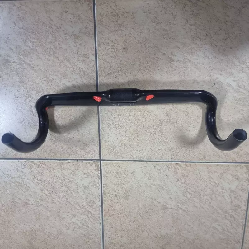 Руль шоссейны карбон 420mm толщина руля 31.8mm.
