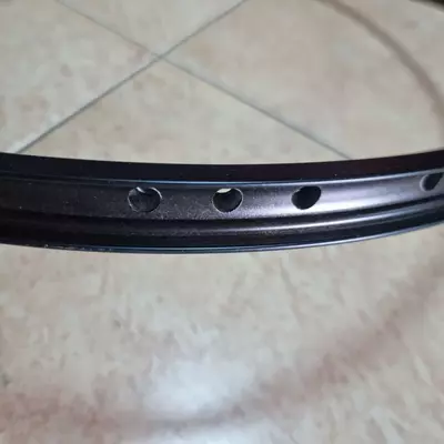 Велосипедный обод GUANJIN 319 26 на 36 спиц пистонированный.