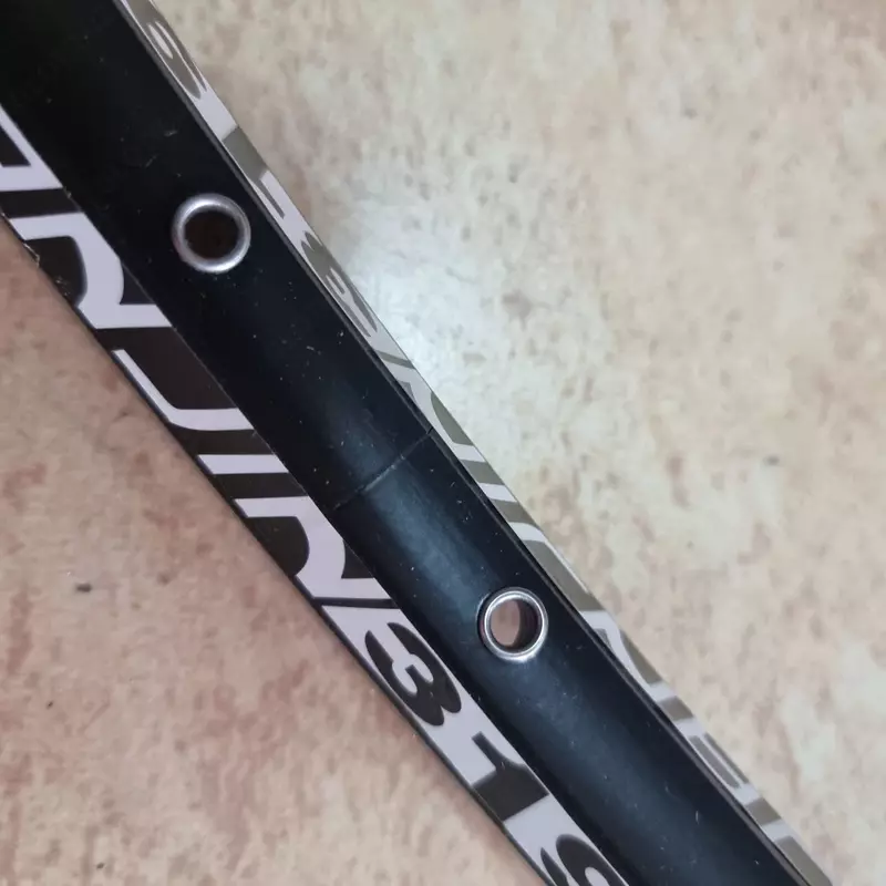 Велосипедный обод GUANJIN 319 26 на 36 спиц пистонированный.