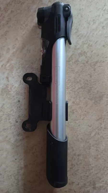 Мини насос с монометром deli DL-QT023 серый.