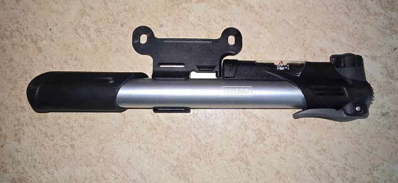 Мини насос с монометром deli DL-QT023 серый.