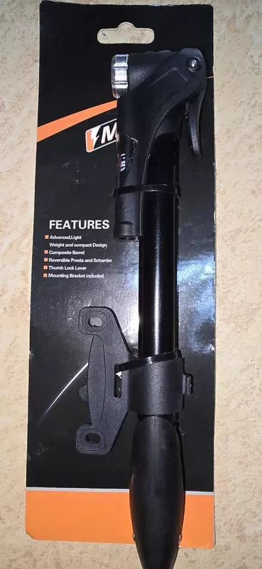 Мини насос с монометром черный.