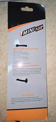 Мини насос с монометром черный.