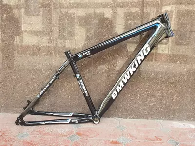 Велосипедная рама BMW черная/белая 26