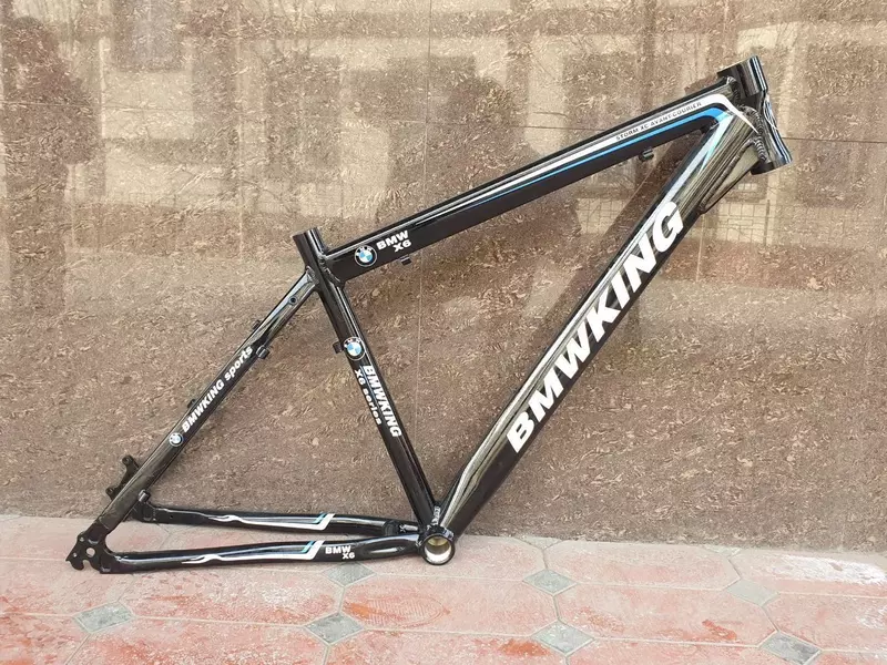 Велосипедная рама BMW черная/белая 26