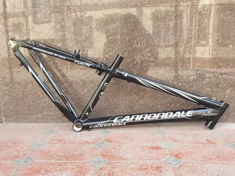 Велосипедная рама CANNONDALE черная/красная 26
