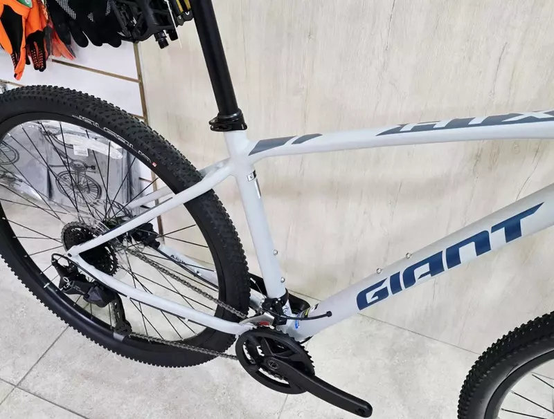 Велосипед GIANT ATX 830 29