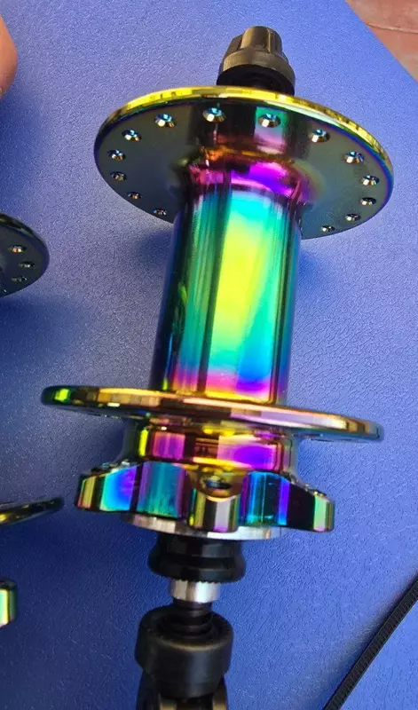   Sanoat podshipniklaridagi alyuminiy vtulkalar (benzin rangli)