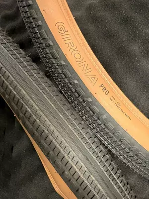 Покрышка Bontrager Girona Pro Tan TLR Gravel 700x42C